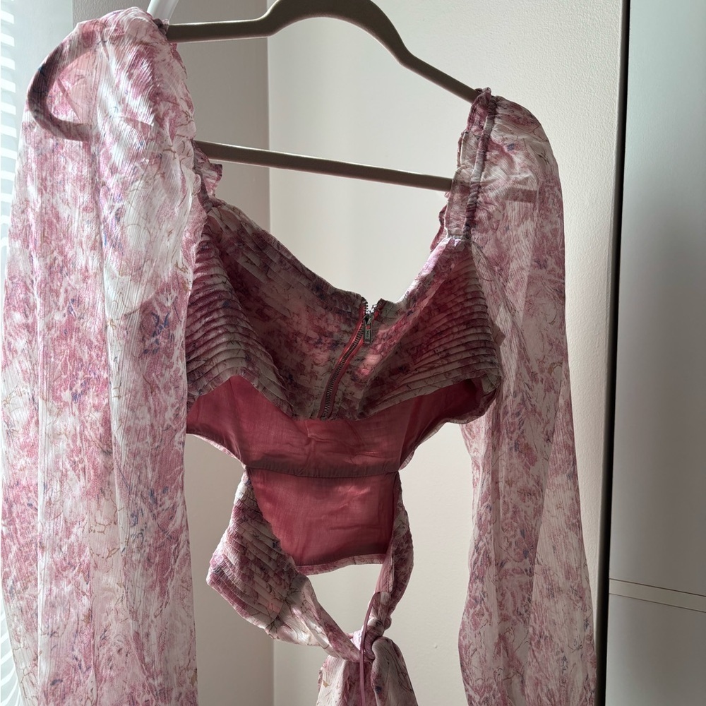 ASTR the Label Savita Pink Floral Cutout Ruched Crop Top Small - Picture 4 of 8